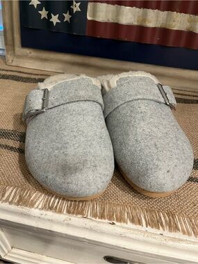 J. Crew Grey Clog Slippers Inside Fur BJ273 Size 6-M New NWT No box But Flaws